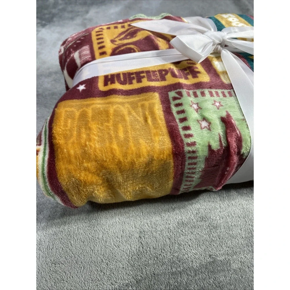 Harry Potter Plush Throw Blanket Hogwarts 50x 60 Super Soft Machine Washable NEW